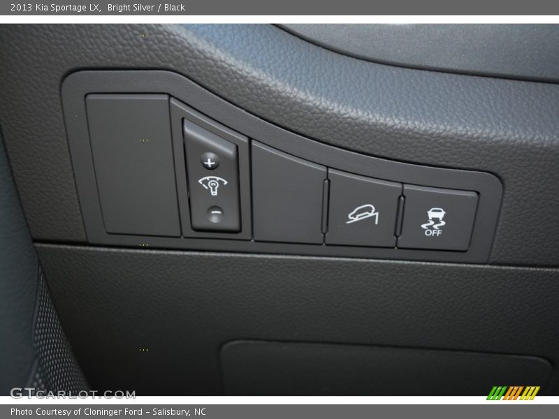 Bright Silver / Black 2013 Kia Sportage LX