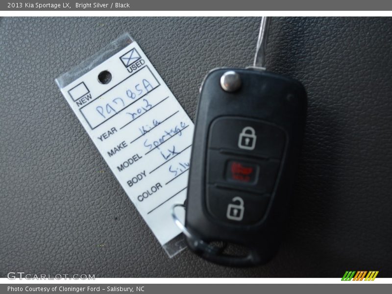Bright Silver / Black 2013 Kia Sportage LX