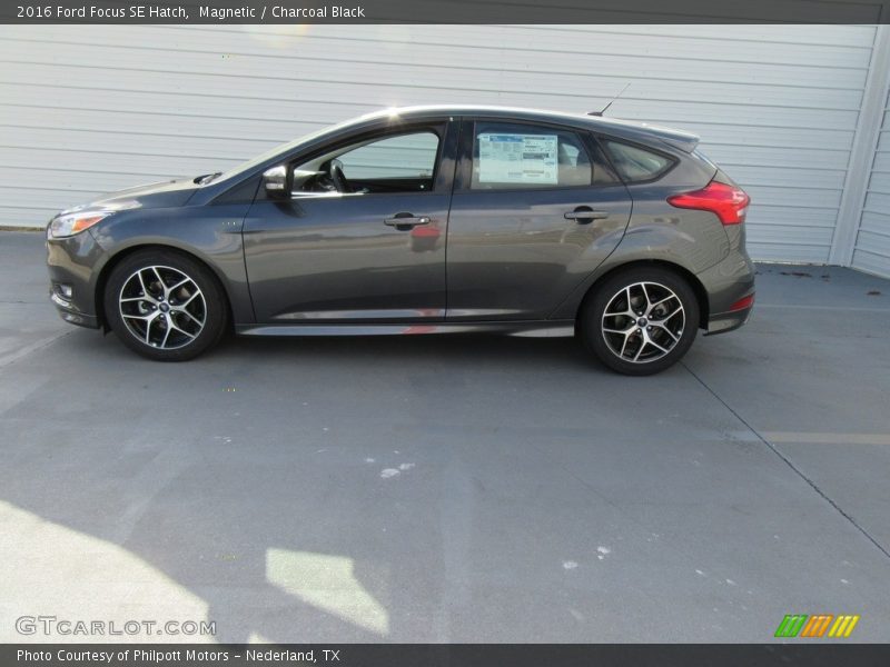 Magnetic / Charcoal Black 2016 Ford Focus SE Hatch