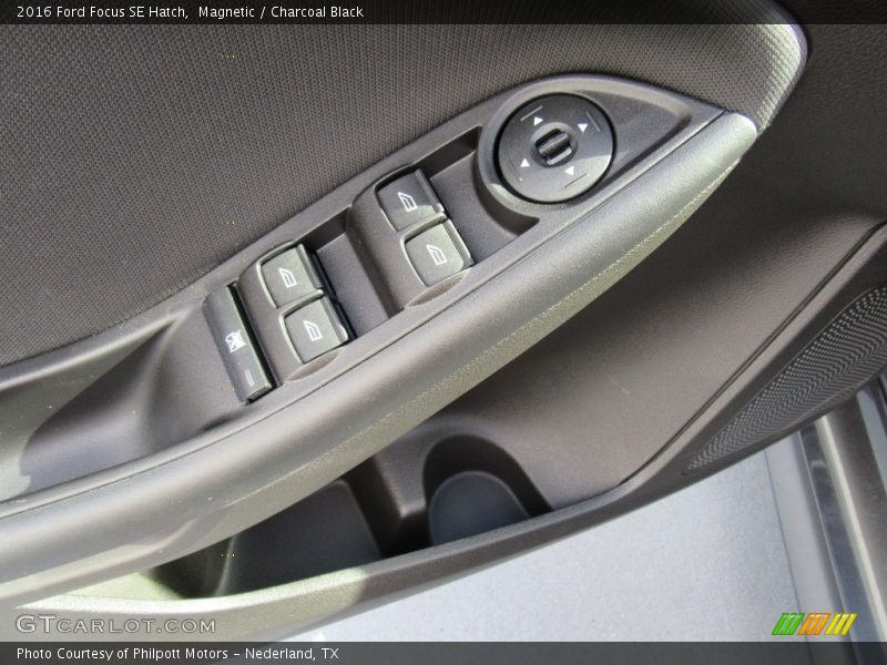Magnetic / Charcoal Black 2016 Ford Focus SE Hatch