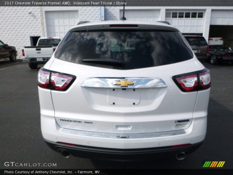 Iridescent Pearl Tricoat / Ebony 2017 Chevrolet Traverse Premier AWD
