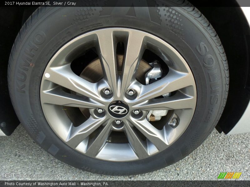 Silver / Gray 2017 Hyundai Elantra SE