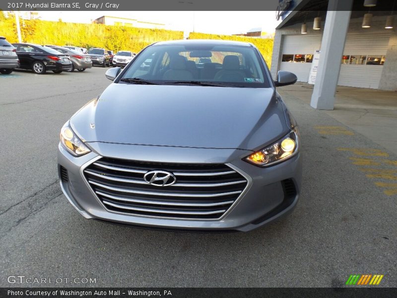 Gray / Gray 2017 Hyundai Elantra SE