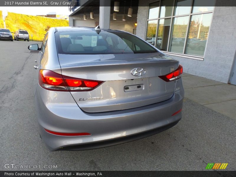 Gray / Gray 2017 Hyundai Elantra SE