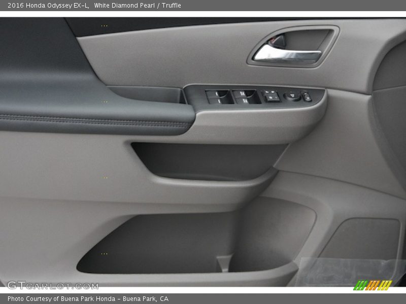 White Diamond Pearl / Truffle 2016 Honda Odyssey EX-L