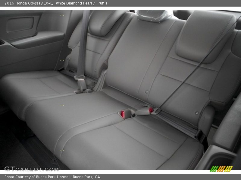 White Diamond Pearl / Truffle 2016 Honda Odyssey EX-L