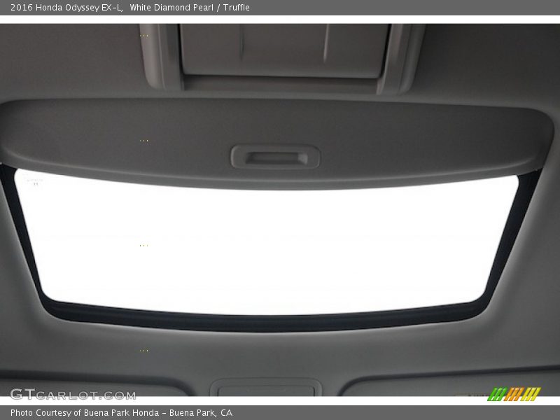 White Diamond Pearl / Truffle 2016 Honda Odyssey EX-L