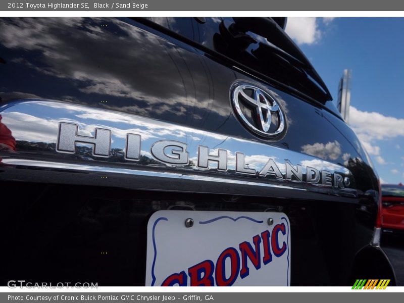 Black / Sand Beige 2012 Toyota Highlander SE
