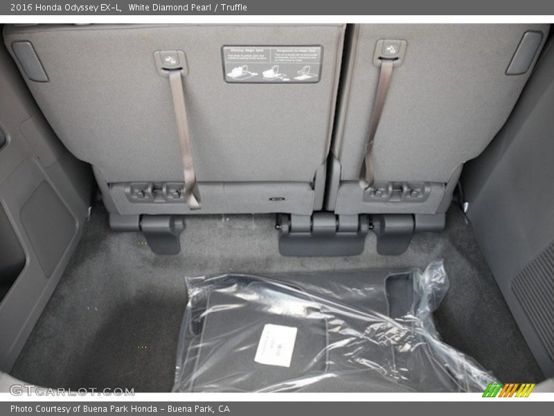 White Diamond Pearl / Truffle 2016 Honda Odyssey EX-L