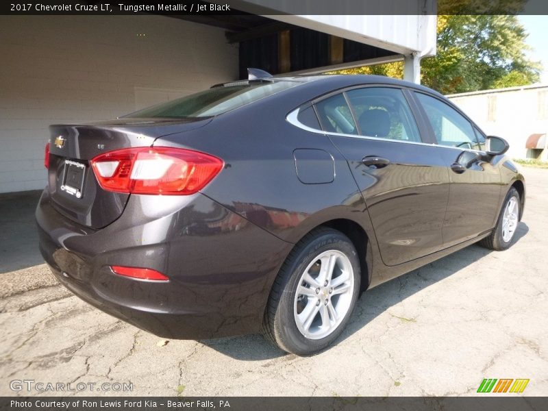 Tungsten Metallic / Jet Black 2017 Chevrolet Cruze LT