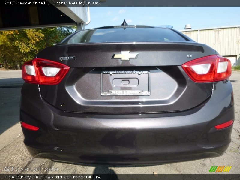 Tungsten Metallic / Jet Black 2017 Chevrolet Cruze LT
