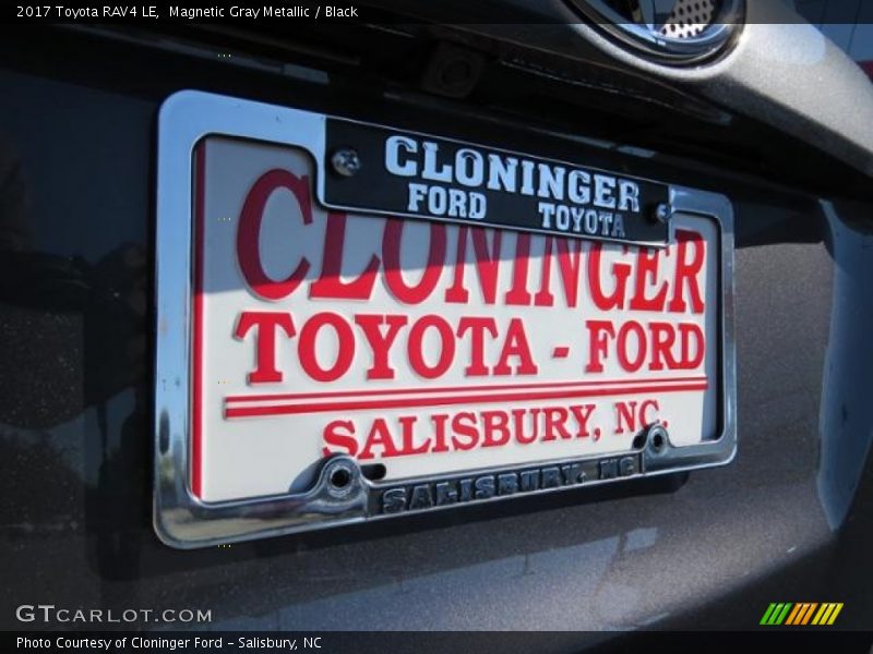 Magnetic Gray Metallic / Black 2017 Toyota RAV4 LE