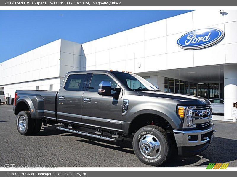 Front 3/4 View of 2017 F350 Super Duty Lariat Crew Cab 4x4