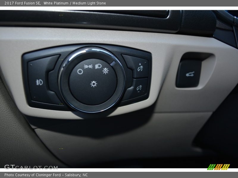 White Platinum / Medium Light Stone 2017 Ford Fusion SE