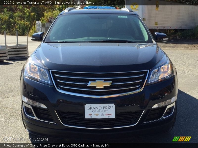 Blue Velvet Metallic / Ebony 2017 Chevrolet Traverse LT AWD