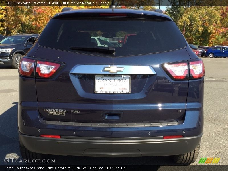 Blue Velvet Metallic / Ebony 2017 Chevrolet Traverse LT AWD