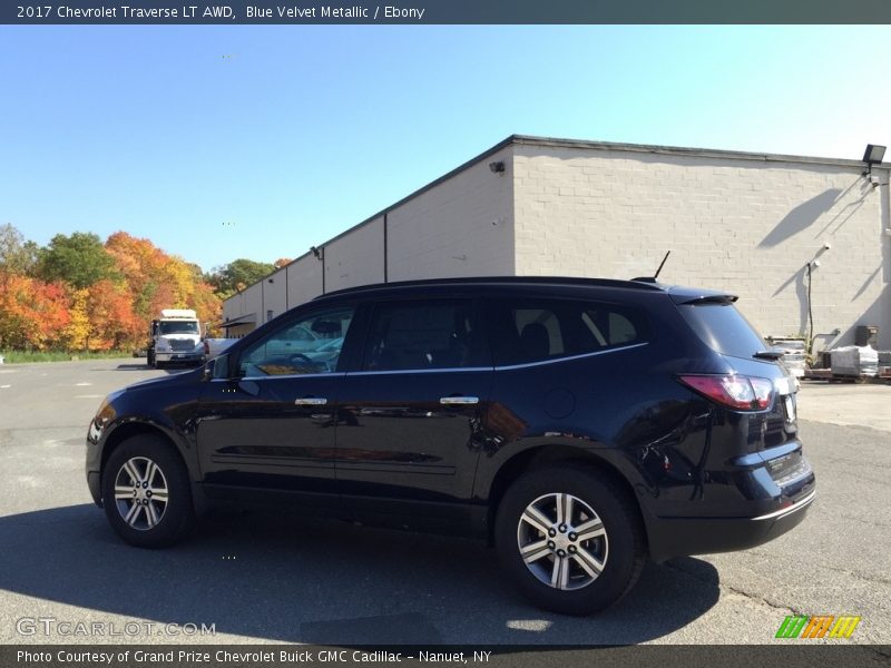 Blue Velvet Metallic / Ebony 2017 Chevrolet Traverse LT AWD
