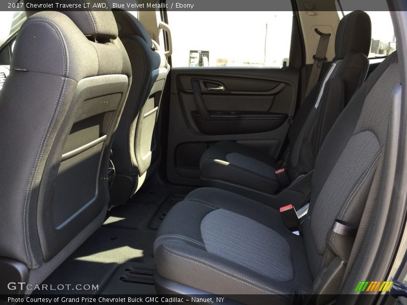 Blue Velvet Metallic / Ebony 2017 Chevrolet Traverse LT AWD