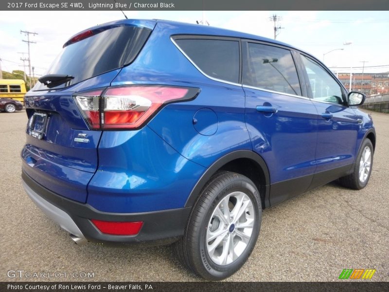 Lightning Blue / Charcoal Black 2017 Ford Escape SE 4WD