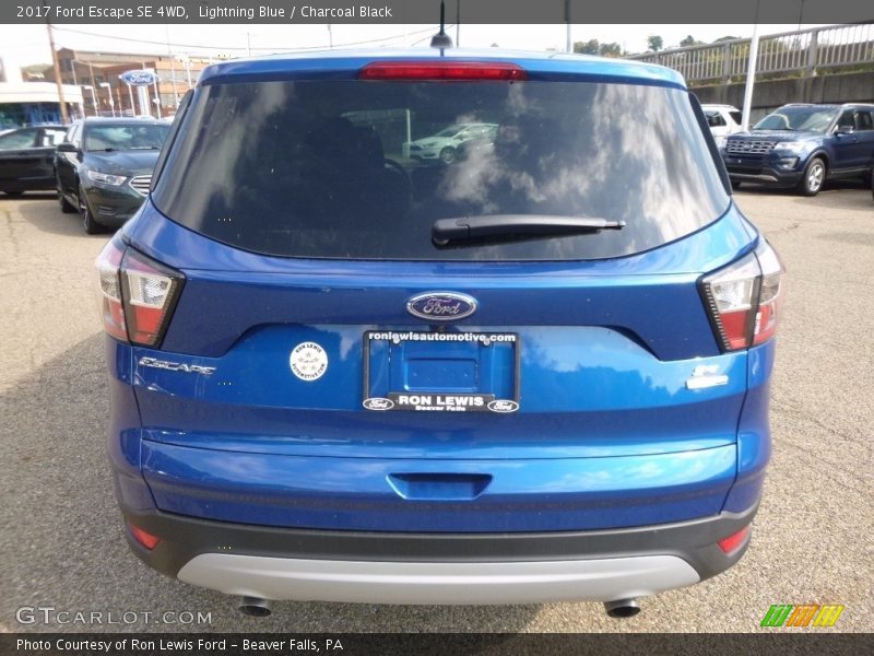 Lightning Blue / Charcoal Black 2017 Ford Escape SE 4WD