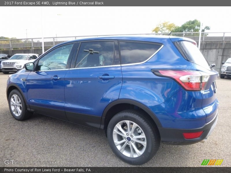 Lightning Blue / Charcoal Black 2017 Ford Escape SE 4WD