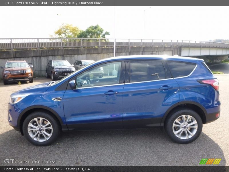 Lightning Blue / Charcoal Black 2017 Ford Escape SE 4WD