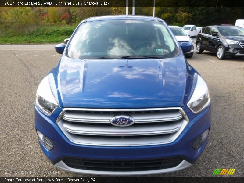 Lightning Blue / Charcoal Black 2017 Ford Escape SE 4WD