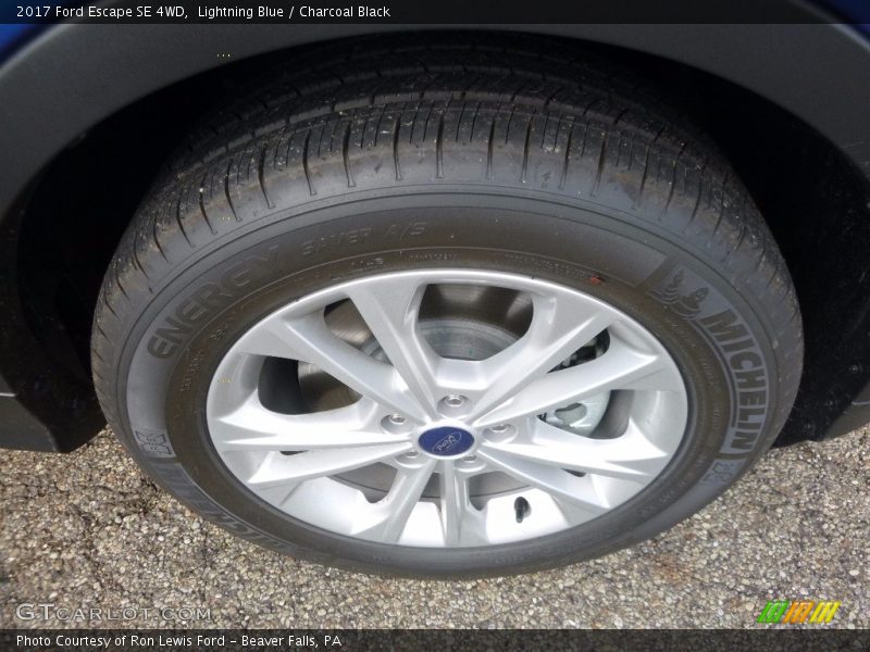 Lightning Blue / Charcoal Black 2017 Ford Escape SE 4WD