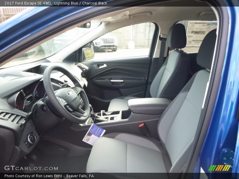 Lightning Blue / Charcoal Black 2017 Ford Escape SE 4WD