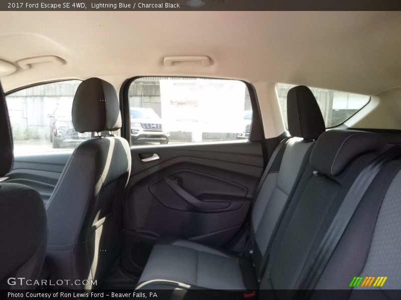 Lightning Blue / Charcoal Black 2017 Ford Escape SE 4WD