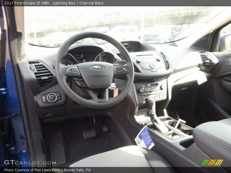 Lightning Blue / Charcoal Black 2017 Ford Escape SE 4WD