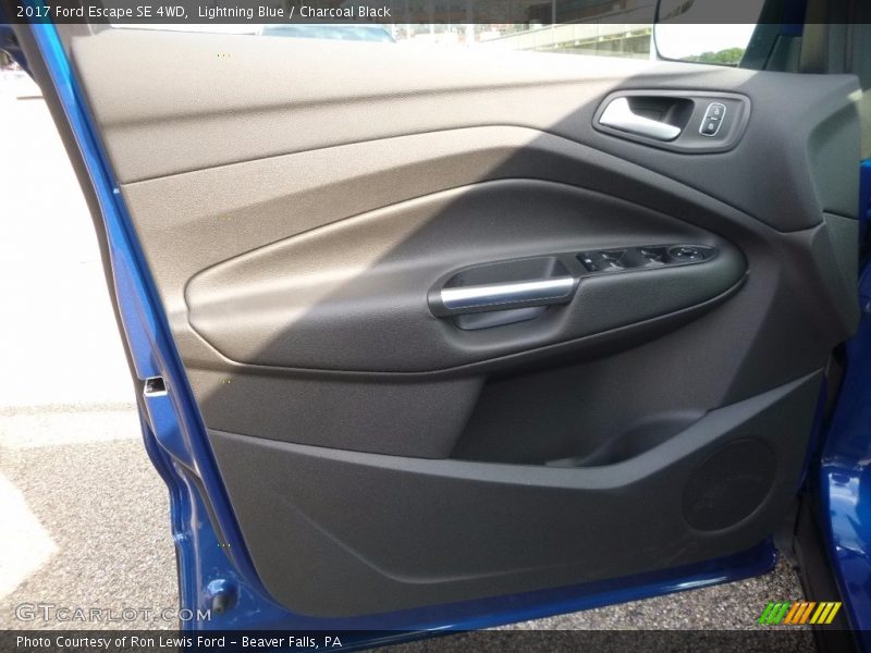 Lightning Blue / Charcoal Black 2017 Ford Escape SE 4WD