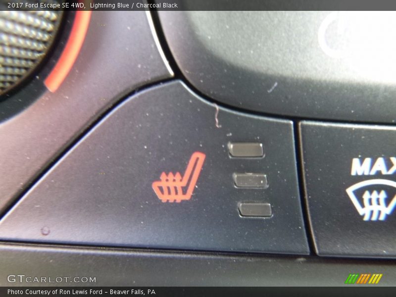 Lightning Blue / Charcoal Black 2017 Ford Escape SE 4WD