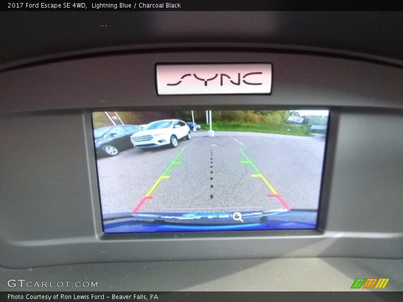 Lightning Blue / Charcoal Black 2017 Ford Escape SE 4WD