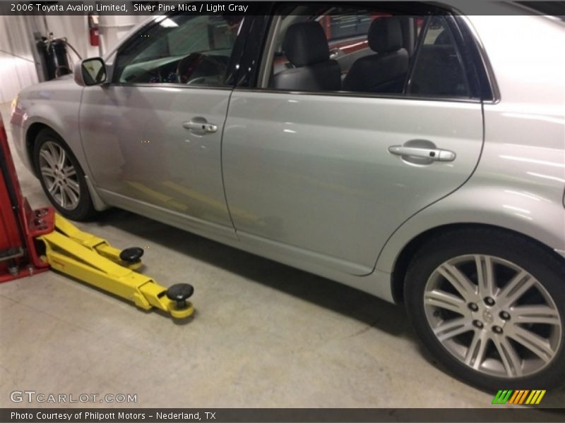 Silver Pine Mica / Light Gray 2006 Toyota Avalon Limited