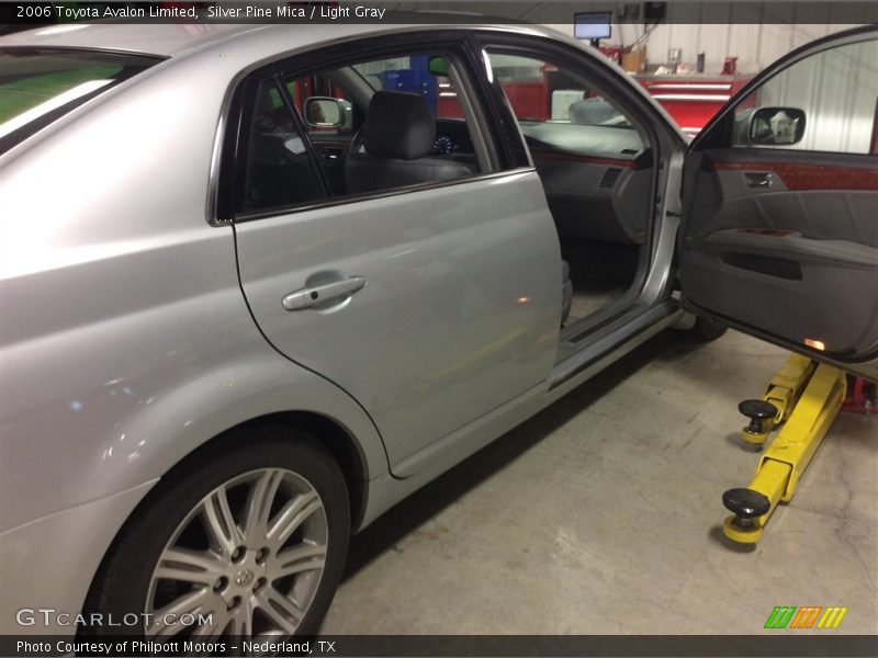Silver Pine Mica / Light Gray 2006 Toyota Avalon Limited