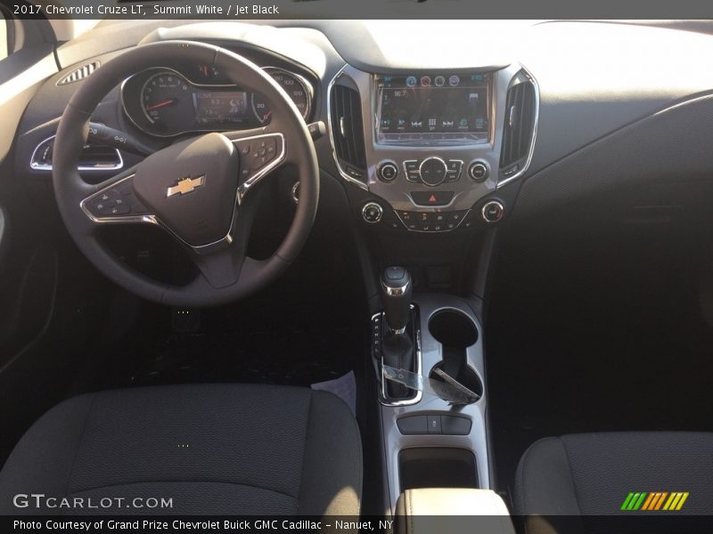 Summit White / Jet Black 2017 Chevrolet Cruze LT