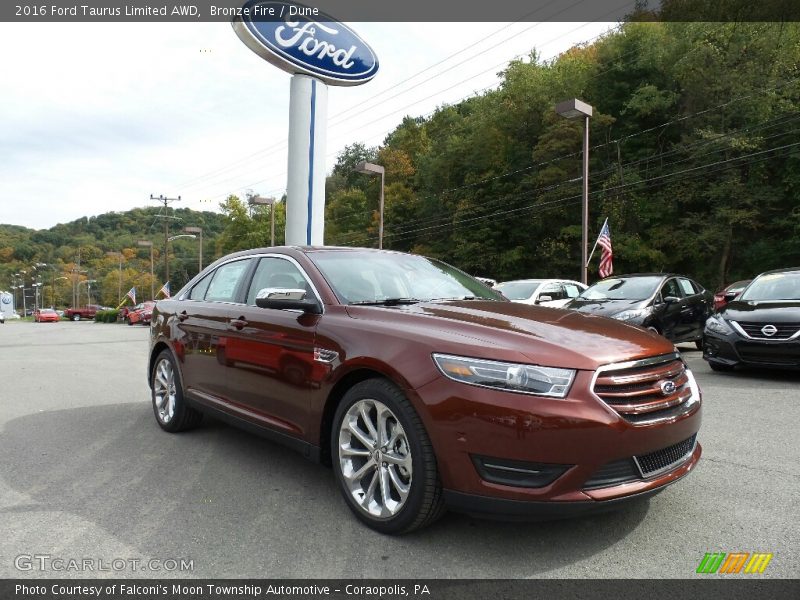 Front 3/4 View of 2016 Taurus Limited AWD