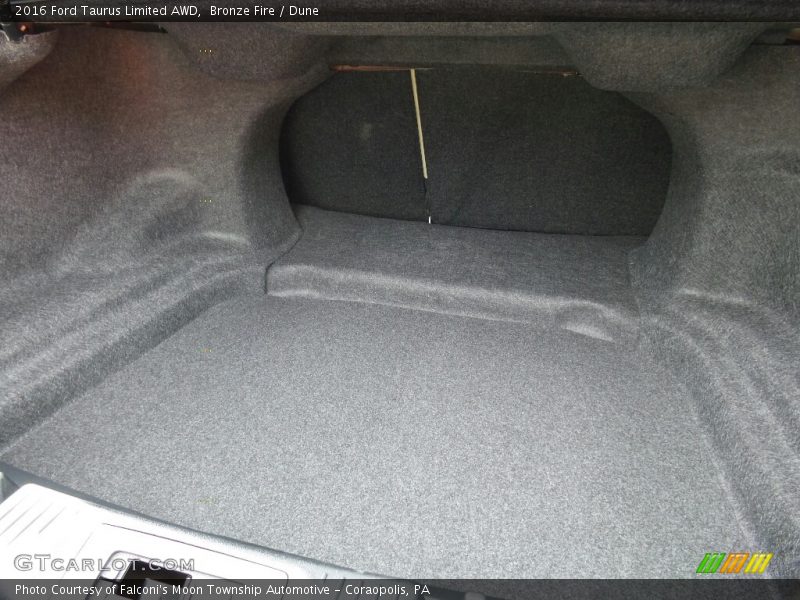  2016 Taurus Limited AWD Trunk
