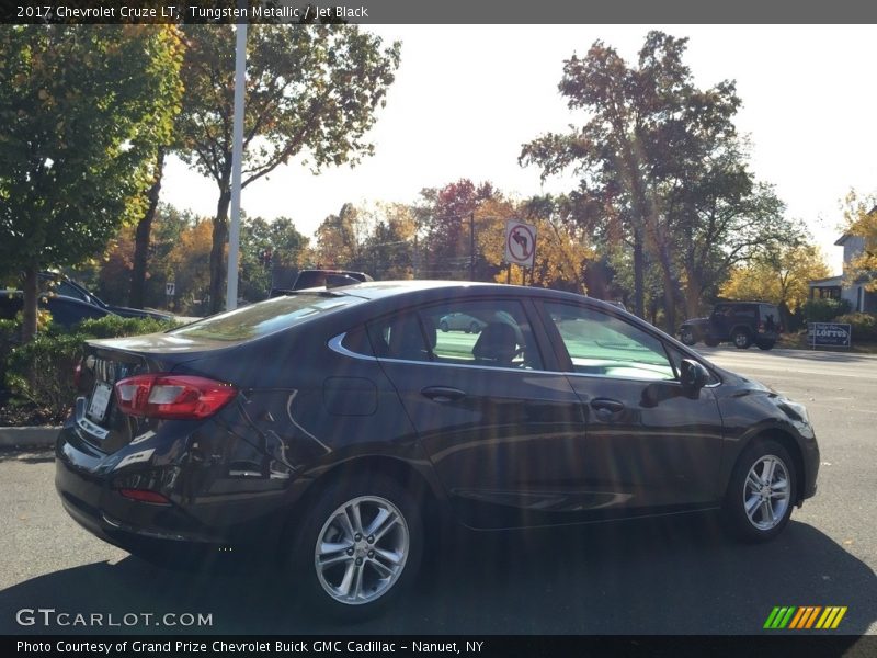 Tungsten Metallic / Jet Black 2017 Chevrolet Cruze LT