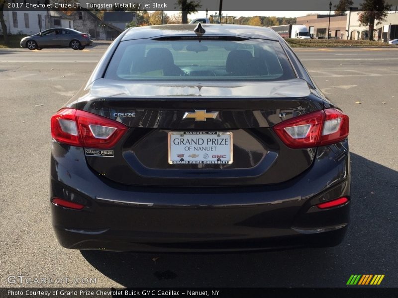 Tungsten Metallic / Jet Black 2017 Chevrolet Cruze LT