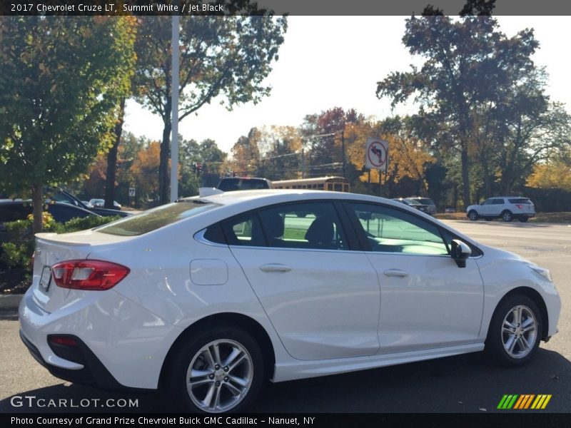 Summit White / Jet Black 2017 Chevrolet Cruze LT