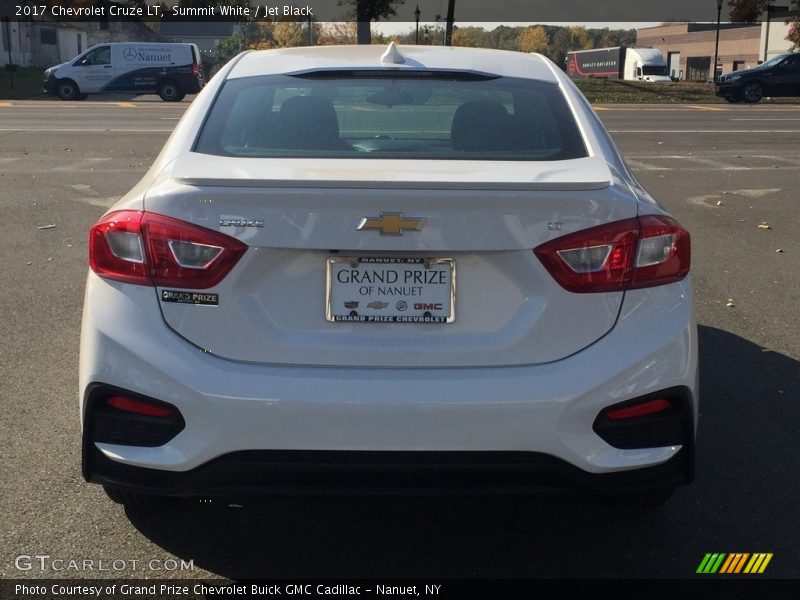 Summit White / Jet Black 2017 Chevrolet Cruze LT