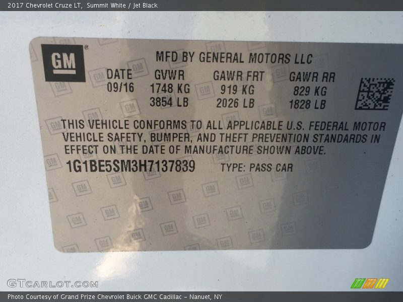 Summit White / Jet Black 2017 Chevrolet Cruze LT