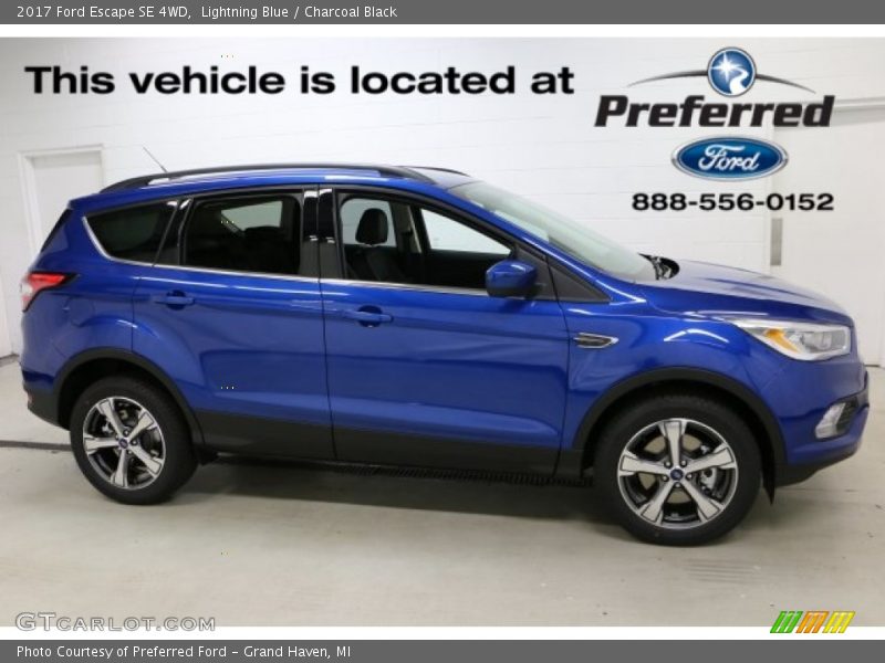 Lightning Blue / Charcoal Black 2017 Ford Escape SE 4WD