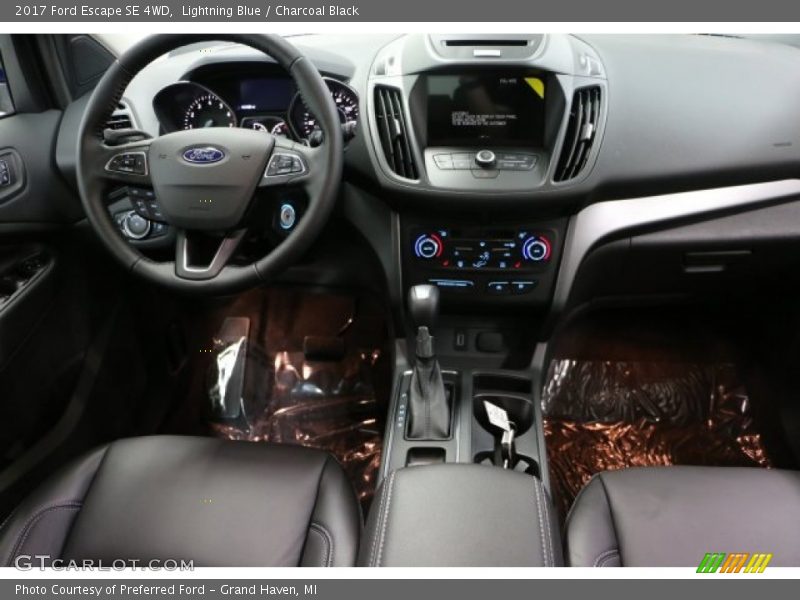 Lightning Blue / Charcoal Black 2017 Ford Escape SE 4WD