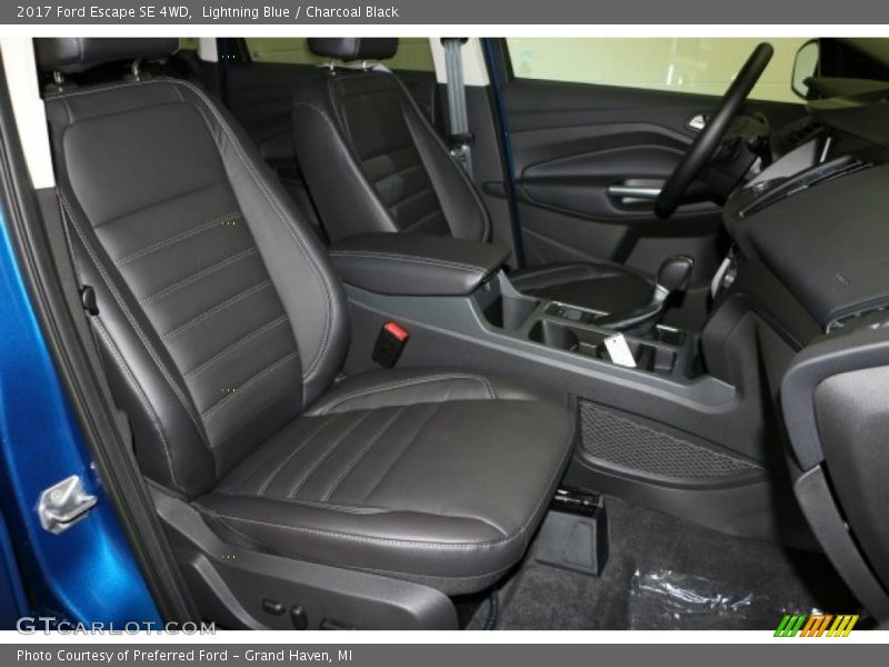 Lightning Blue / Charcoal Black 2017 Ford Escape SE 4WD