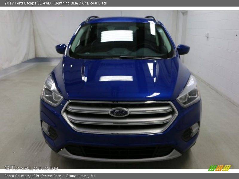 Lightning Blue / Charcoal Black 2017 Ford Escape SE 4WD