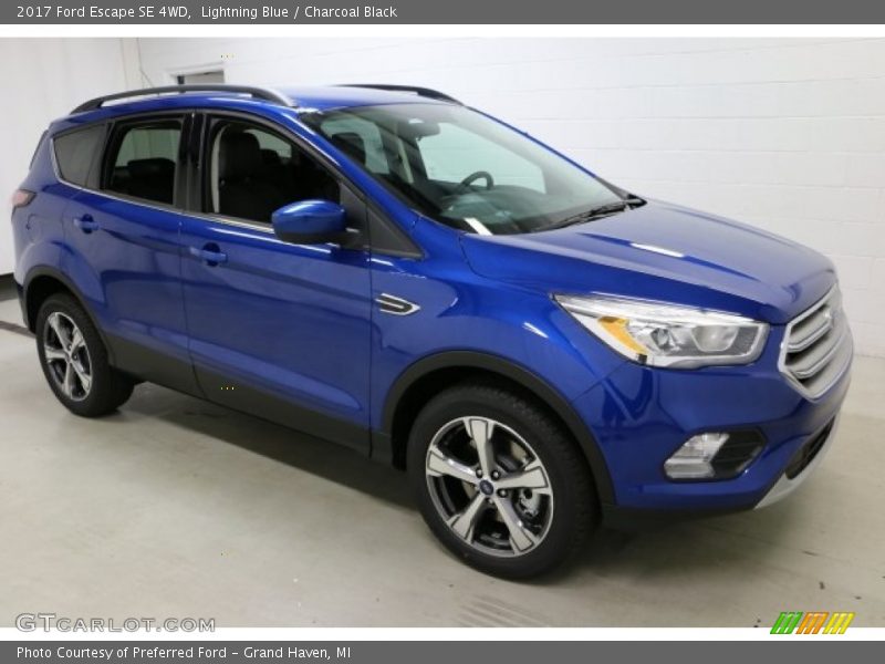 Lightning Blue / Charcoal Black 2017 Ford Escape SE 4WD