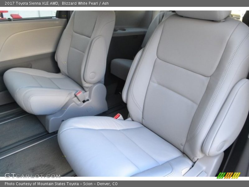 Blizzard White Pearl / Ash 2017 Toyota Sienna XLE AWD